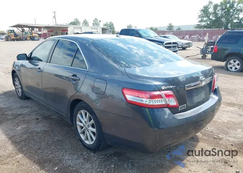 2010 Toyota Camry Xle z USA, uszkodzony, nr VIN 4T4BF3EK9AR079120